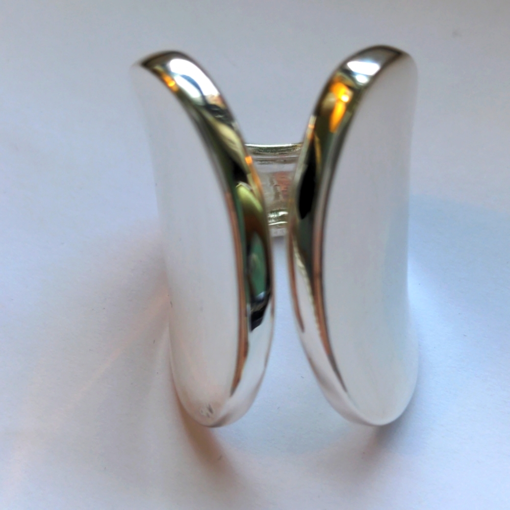 New Robert Lee Morris Silver Ring.  Bold statement Size 8 Gallery ring. , Pouch